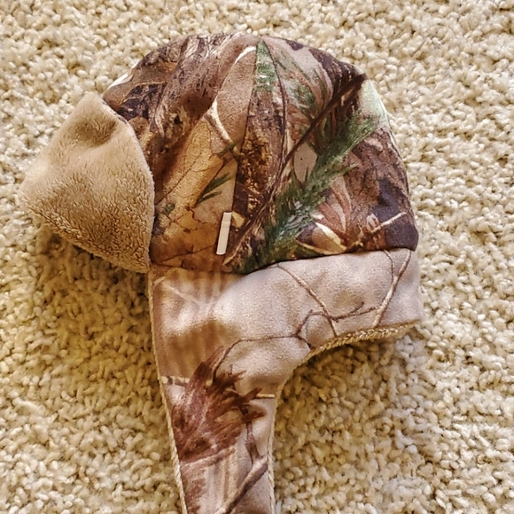 Like New!! Carstens Hat & mitts - Picture 2 of 3